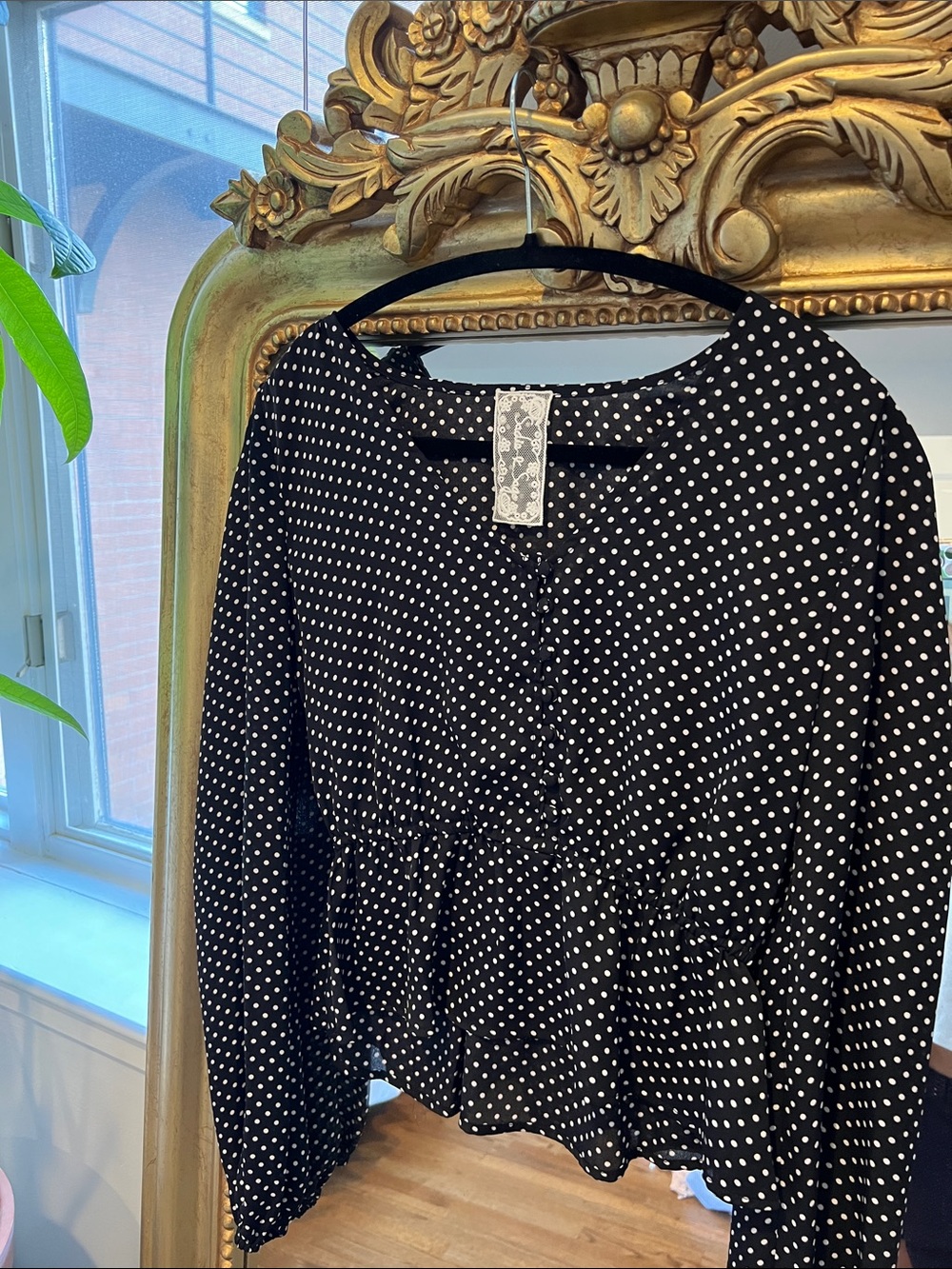 Sadie & Sage Black and White Polka Dot Long Sleeve Blouse